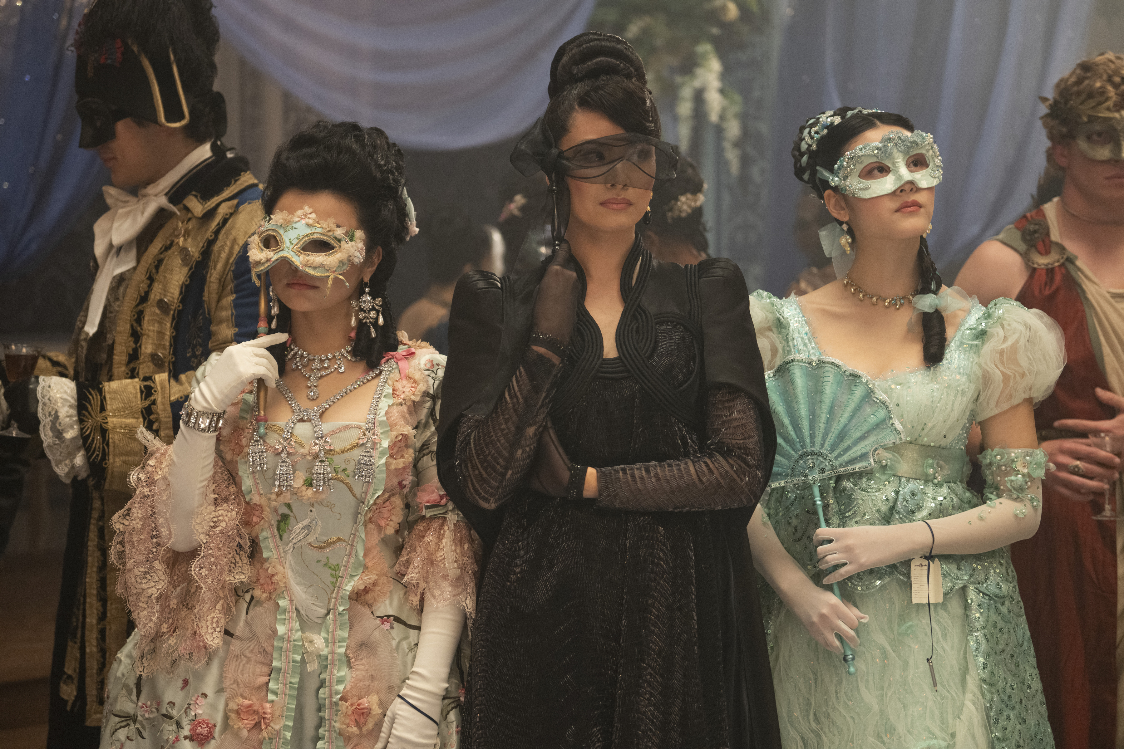 Bridgerton. (L to R) Michelle Mao as Rosamund Li, Katie Leung as Lady Araminta Gao, Isabella Wei as Posy Li in episode 401 of Bridgerton. Cr. Liam Daniel/Netflix © 2025