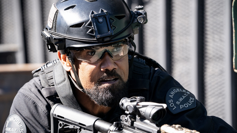 Hondo pointing a gun in "S.W.A.T."