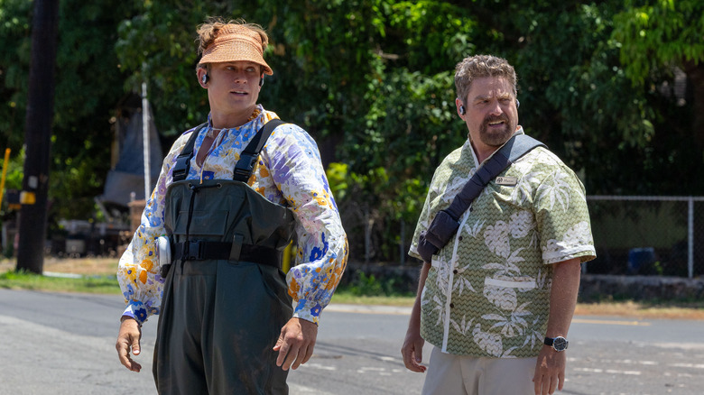 Pleakley and Jumba in human form standing outside