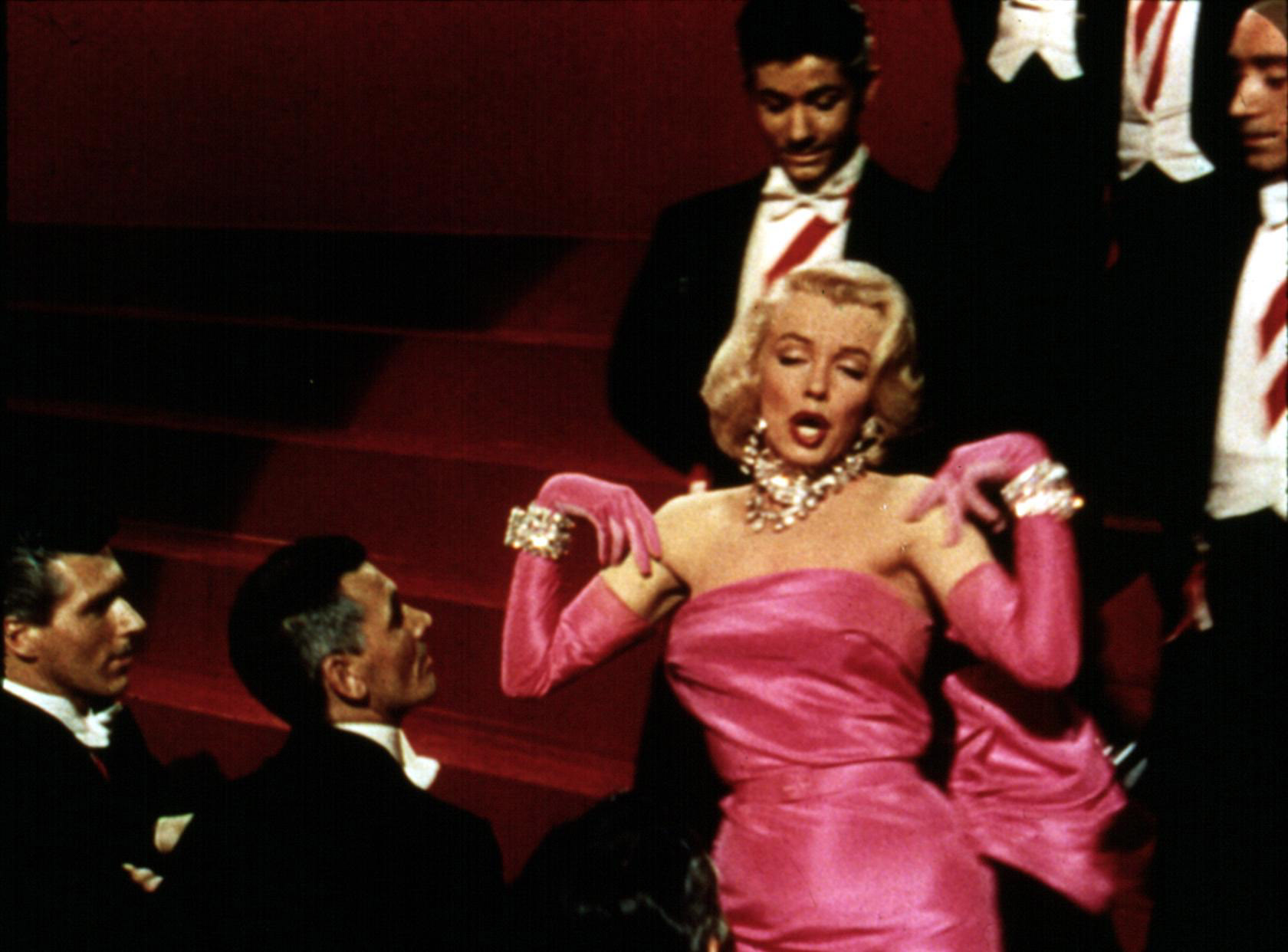 GENTLEMEN PREFER BLONDES, Marilyn Monroe and dancers, 1953, 'Diamonds Are A Girls Best Friend' production number. TM and Copyright (c) 20th Century Fox Film Corp. All rights reserved. Courtesy: Everett Collection.