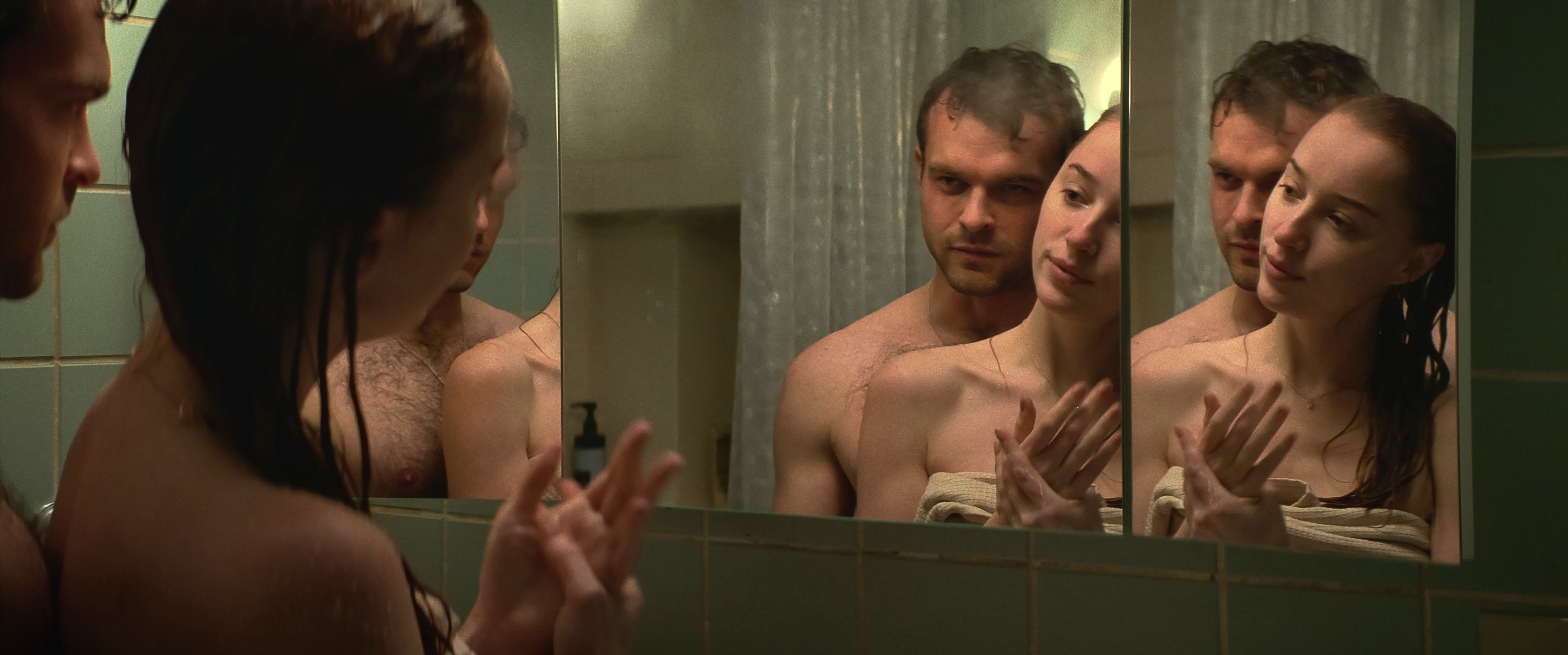 FAIR PLAY, from left: Alden Ehrenreich, Phoebe Dynevor, 2023. © Netflix /Courtesy Everett Collection