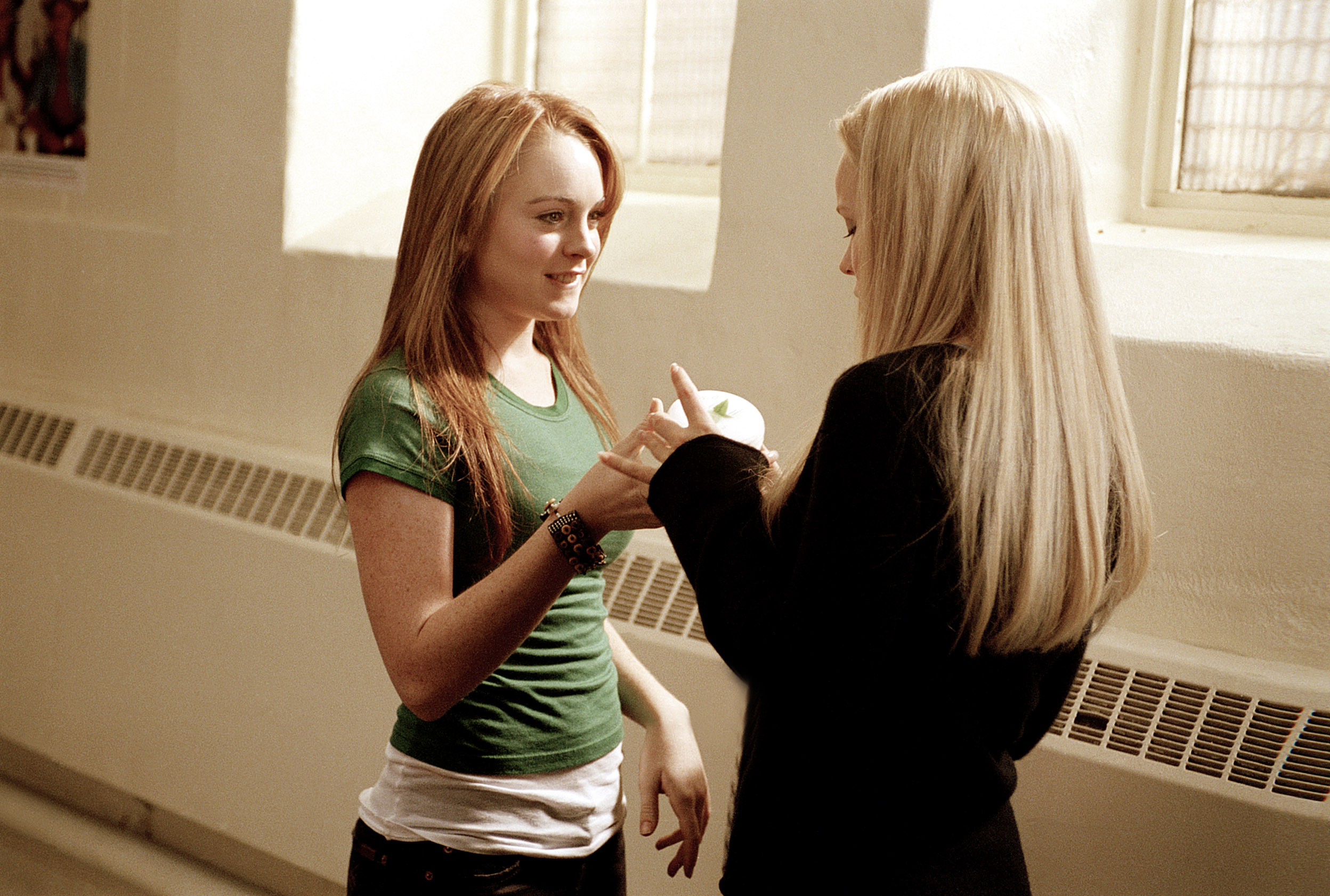 MEAN GIRLS, Lindsay Lohan, Rachel McAdams, 2004, (c) Paramount/courtesy Everett Collection