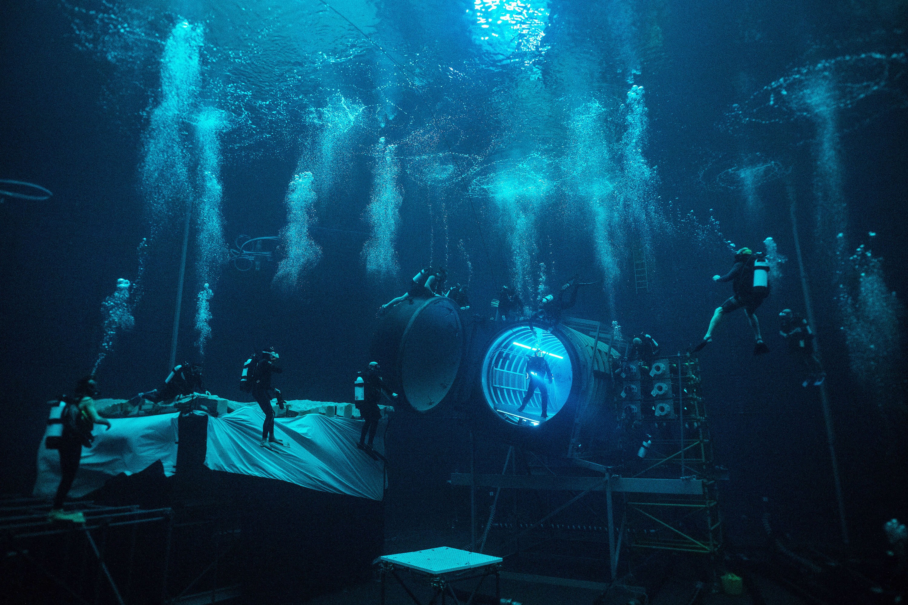 MISSION: IMPOSSIBLE THE FINAL RECKONING, (aka MISSION: IMPOSSIBLE 8), director Christopher McQuarrie (directly above lighted tube) gesturing down to Tom Cruise (inside tube), on set, 2025. ph: Gareth Gatrell / © Paramount Pictures / courtesy Everett Collection