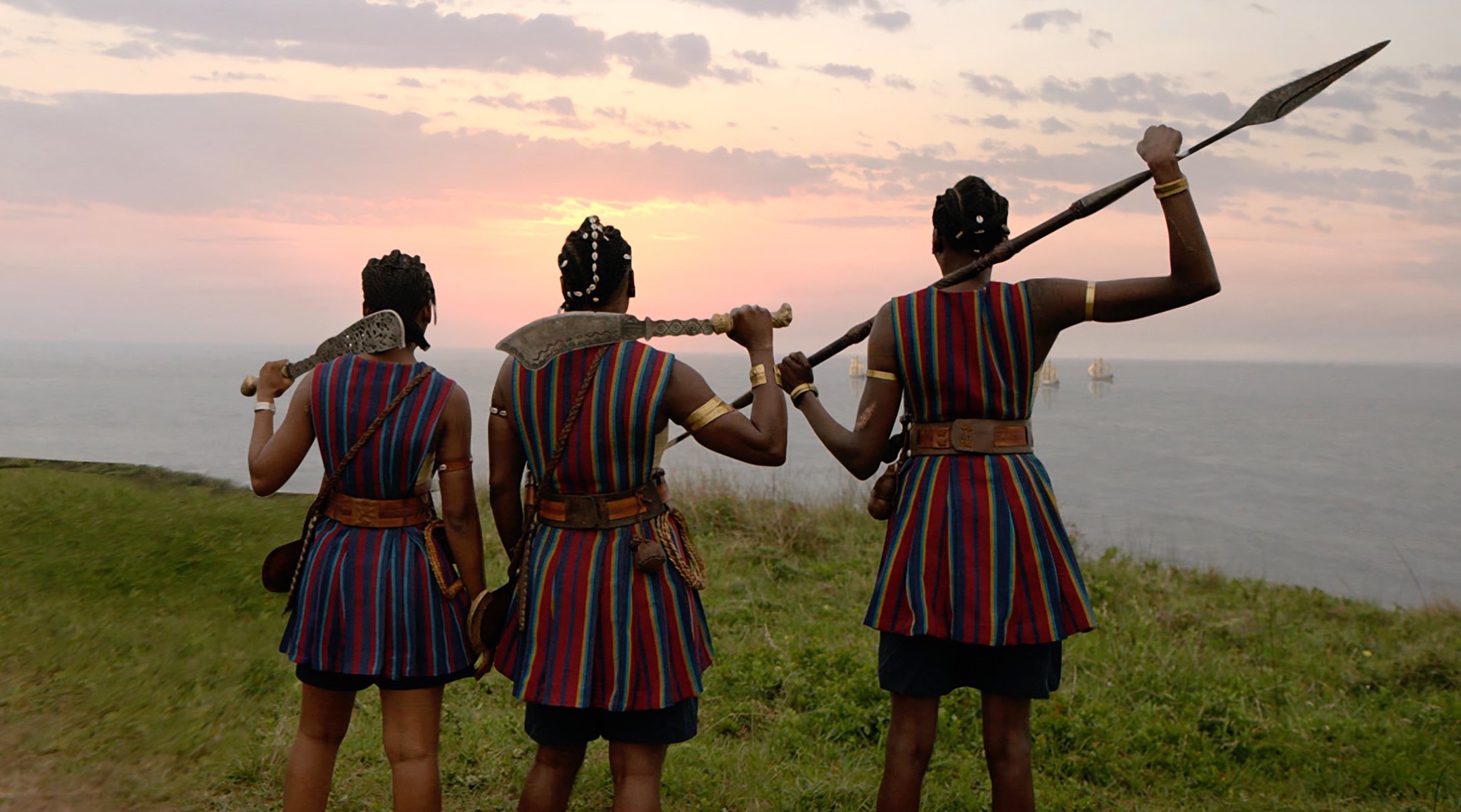 THE WOMAN KING, from left: Thuso Mbedu, Viola Davis, Sheila Atim, 2022. © TriStar Pictures /Courtesy Everett Collection