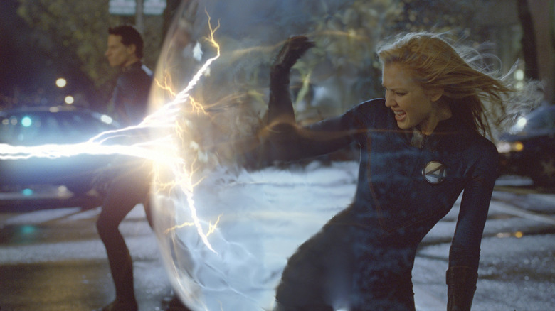 Sue Storm uses her force-field powers in "Fantastic Four" (2005)