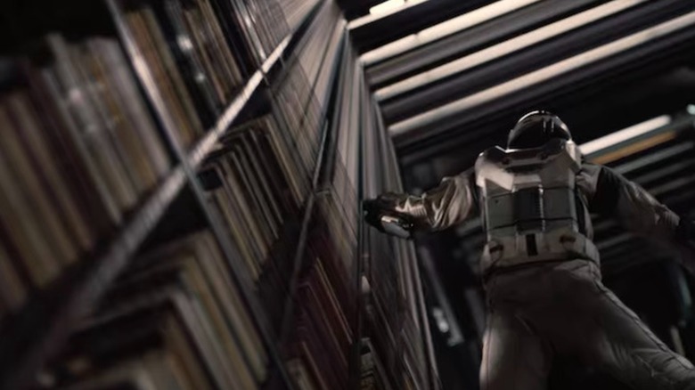 Coop in the interstellar tesseract