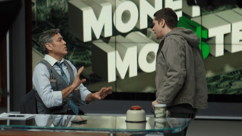 Kyle confronts Lee at a news desk in Money Monster (2016)