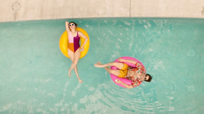 Nyles and Sarah floating in a stranger's pool in "Palm Springs" (2020)