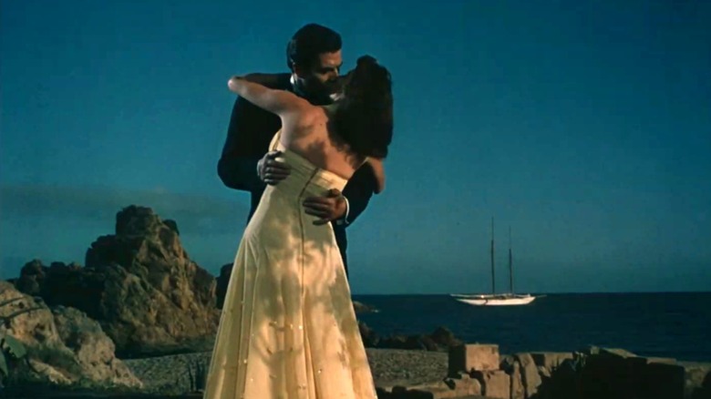 Hendrik and Pandora embrace by the sea in "Pandora and the Flying Dutchman" (1951)
