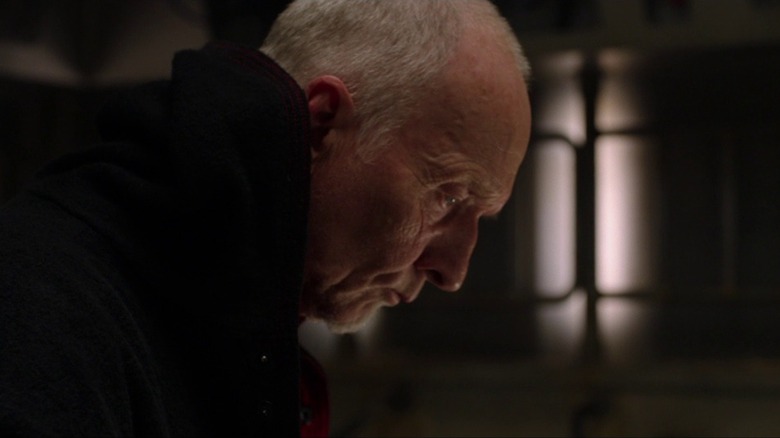 John Kramer examines a captive in "Jigsaw" (2017)