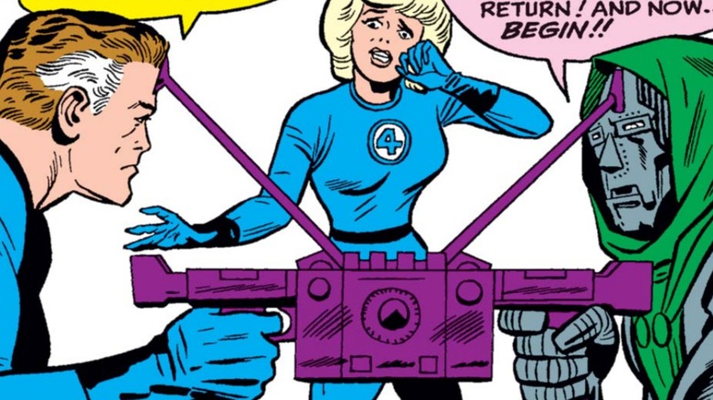 Sue watching Reed Richards and Doctor Doom fight over the encephalo gun