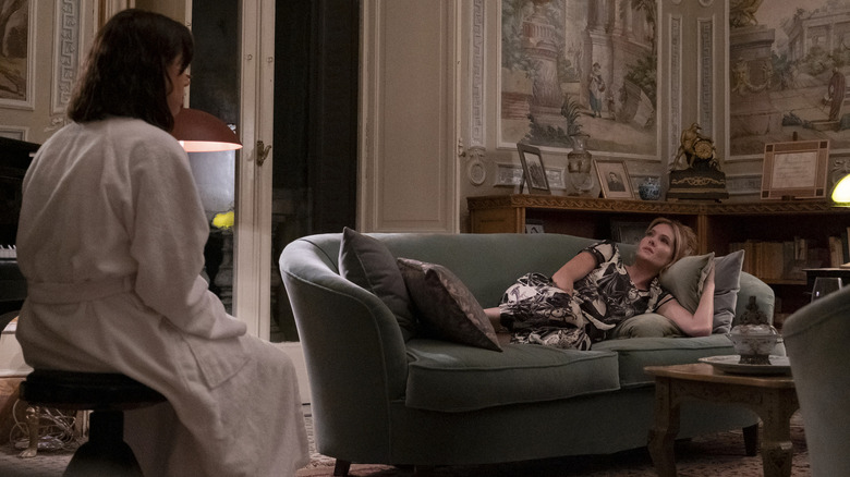 Daphne and Harper talking in "the White Lotus"