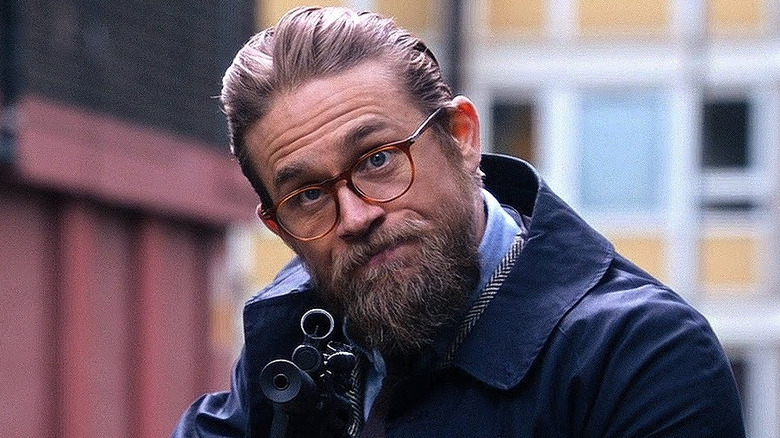 Ray points a gun in "The Gentlemen" (2019)