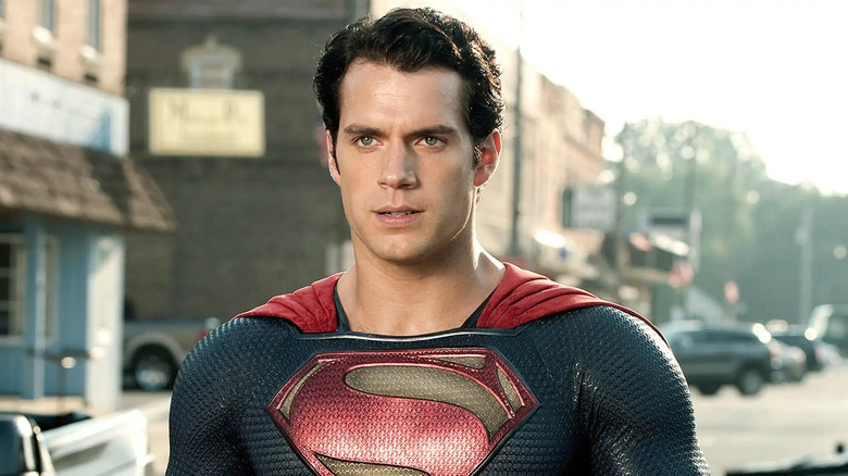 Superman stands in the street looking stern in Man of Steel (2013)