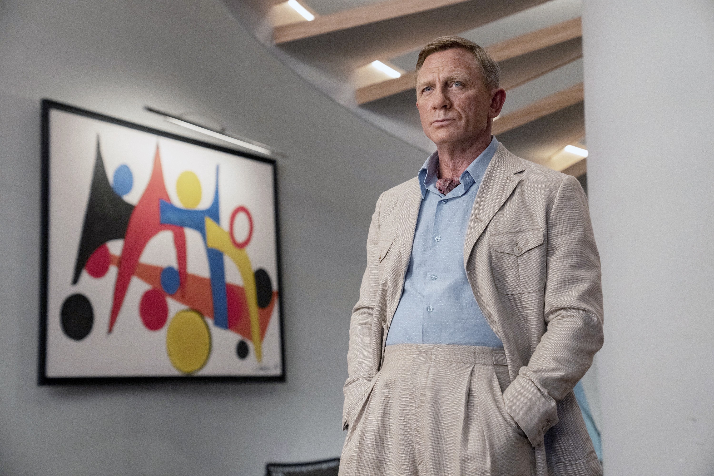 'GLASS ONION: A KNIVES OUT MYSTERY,' (aka KNIVES OUT 2), Daniel Craig, 2022. ph: John Wilson / © Netflix / Courtesy Everett Collection