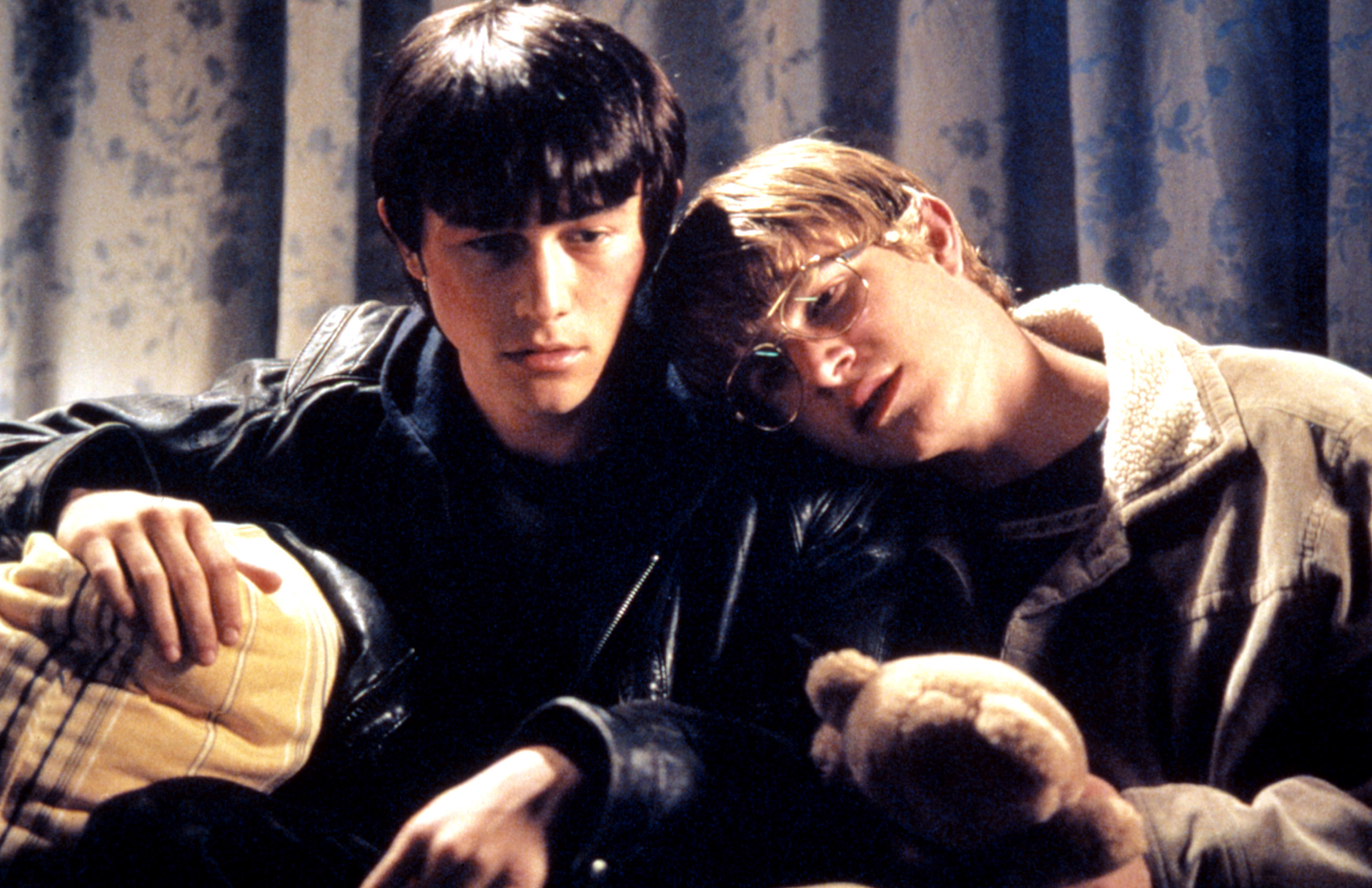 MYSTERIOUS SKIN, Joseph Gordon-Levitt, Brady Corbet, 2004, (c) Tartan Releasing/courtesy Everett Collection