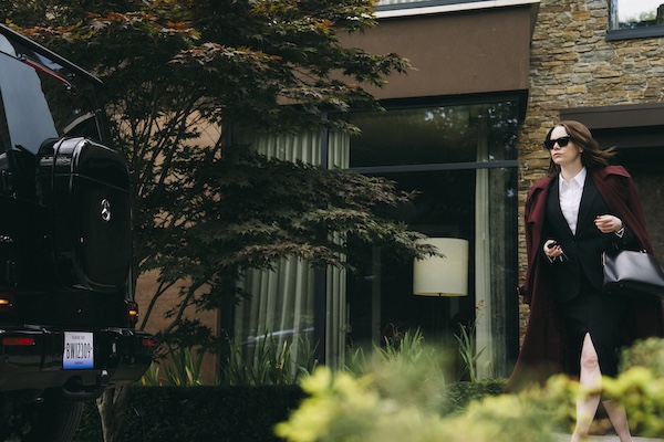 Emma Stone stars as Michelle Fuller in director Yorgos Lanthimos' BUGONIA, a Focus Features release. Credit: Atsushi Nishijima/Focus Features © 2025 All Rights Reserved.