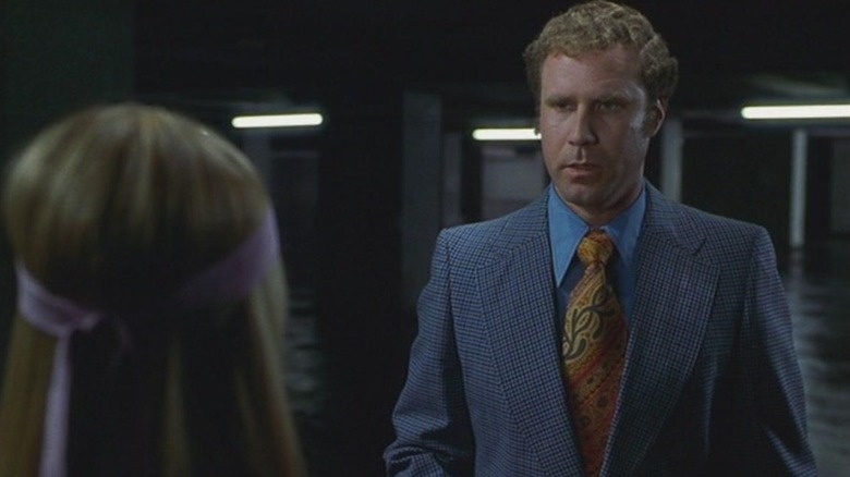 Bob talks to a woman with a purple bandana in Dick (1999)