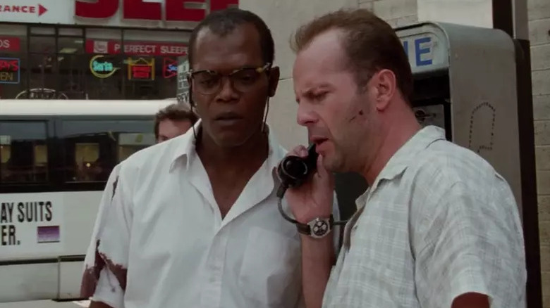 John McClane and Zeus talk on a payphone in "Die Hard with a Vengeance" (1995)