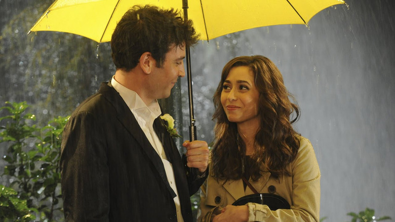 Ted and Tracy meet cute in "How I Met Your Mother"