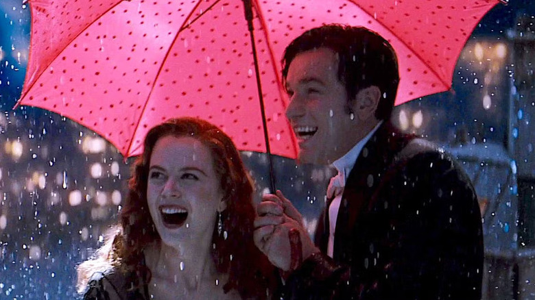 Satine and Christian singing under an umbrella in Moulin Rouge