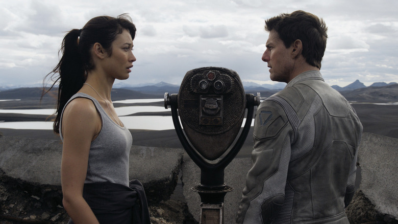 Victoria and Jack stare at each other in "Oblivion" (2013)