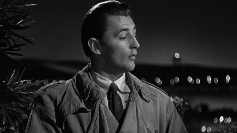 Jeff Bailey standing outside in "Out of the Past" (1947)