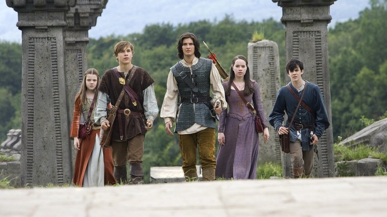 Lucy (Georgie Henley), Peter (William Moseley), Caspian (Ben Barnes), Susan (Anna Popplewell), and Edmund (Skandar Keynes) in "Prince Caspian" (2008)