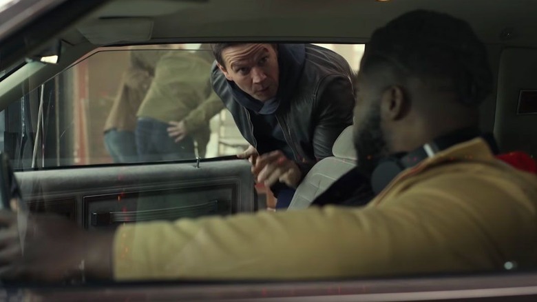 Spenser leans into the car to talk to Hawk in "Spenser Confidential" (2020)