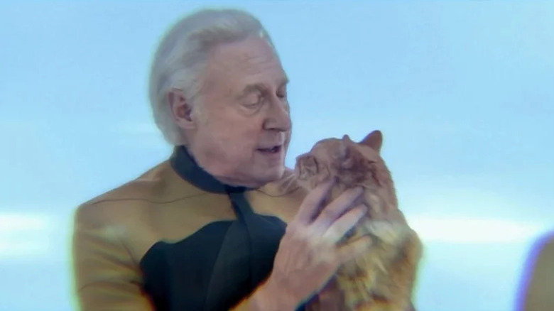Data holds Spot in Star Trek: Picard