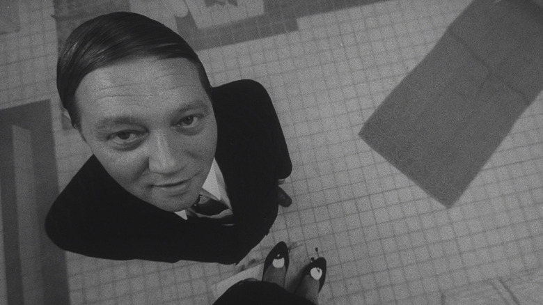 Karel Kopfrkingl looking up at a comrade in The Cremator (1969)