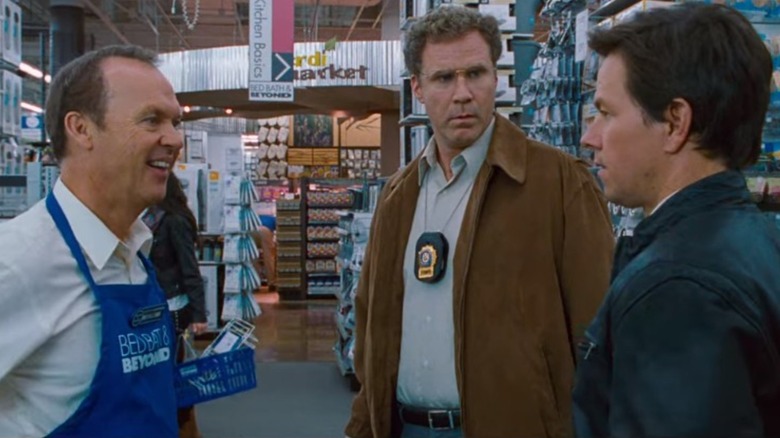 Allen looks on as Gene talks to Terry in The Other Guys (2010)