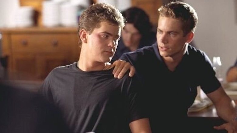 Caleb puts his hand on Luke's shoulder while talking in The Skulls (2000)