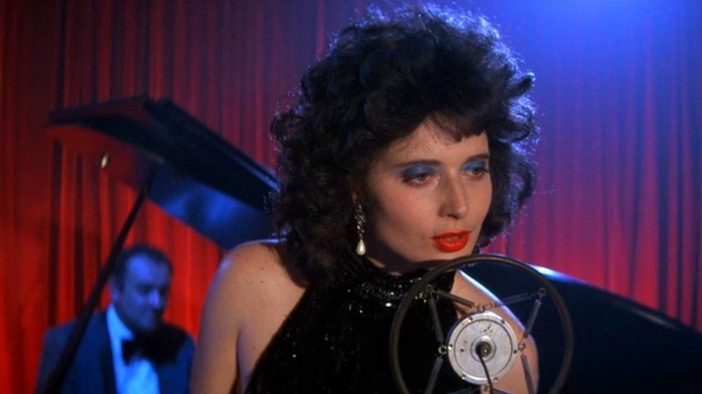 Dorothy sings in a nightclub in Blue Velvet (1986)