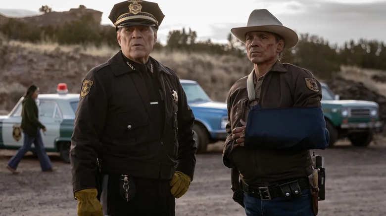 Leaphorn talks to the sheriff in "Dark Winds" (2022-present)