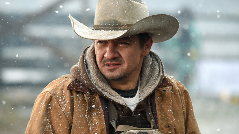 Lambert standing in the snow in Wind River (2017)