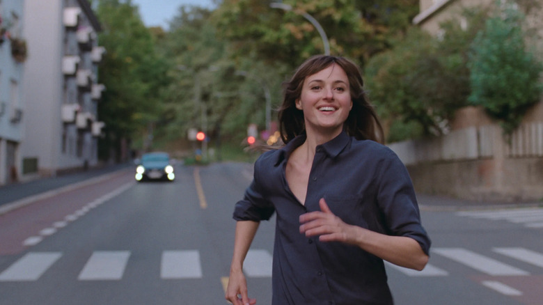Julie running down the street in The Worst Person in the World